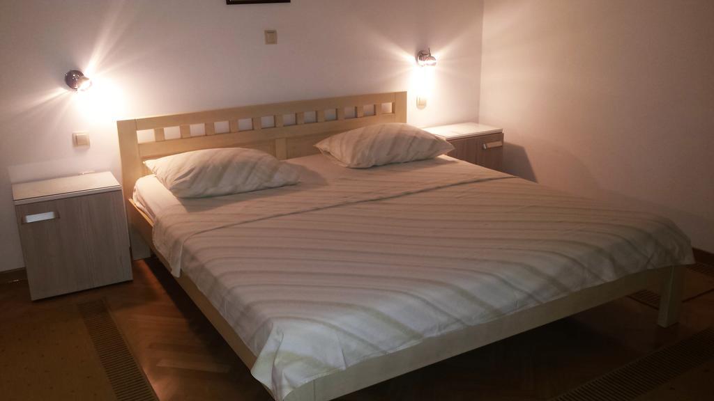 Filip Apartment Omiš Esterno foto